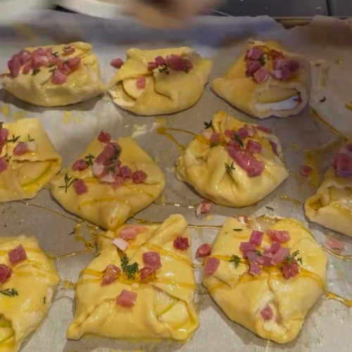 Brie, Pear & Pancetta Puff Pastry Bites